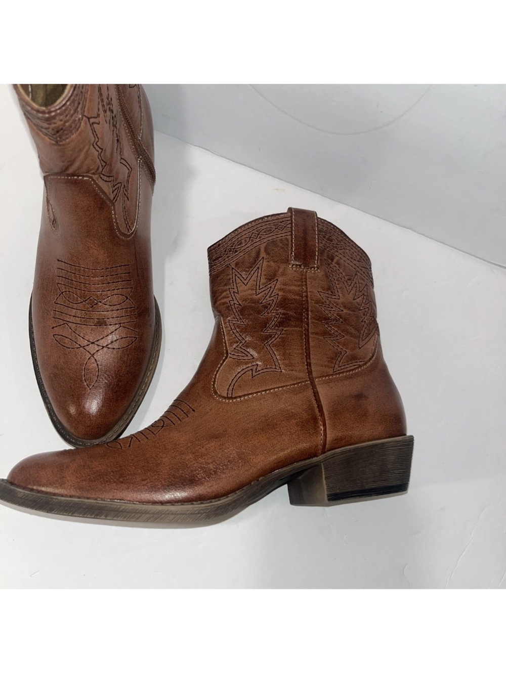 Classic Brown Leather Western Low Cut Boots - Picture 3 of 6